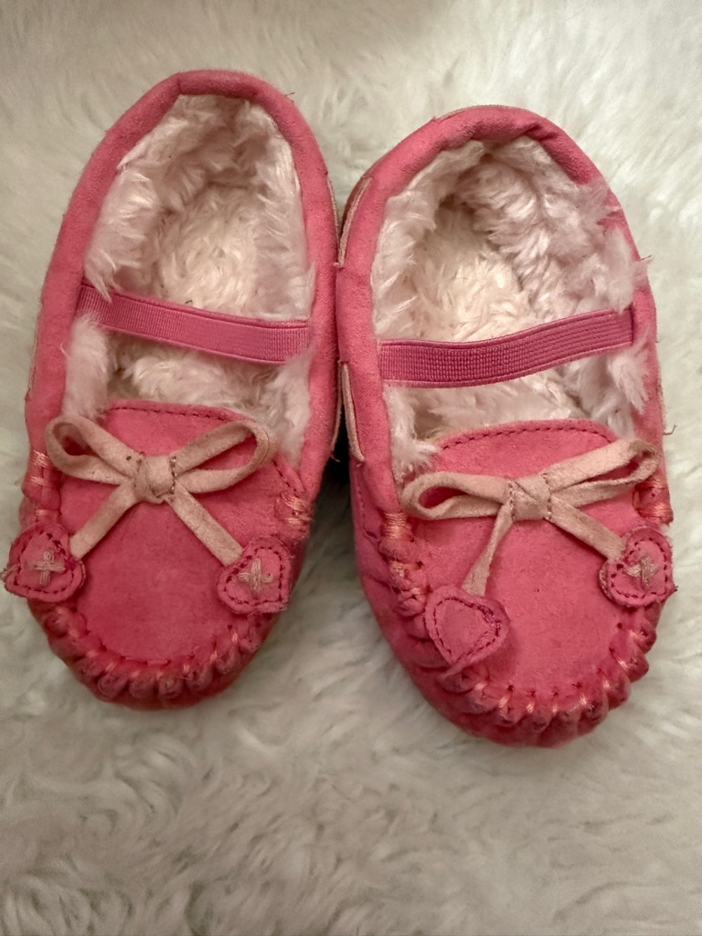 Toddler Girls Pink Fuzzy Slippers Size 5/6 Bow Moccasin Cozy Cute Ballet Style - Picture 2 of 8